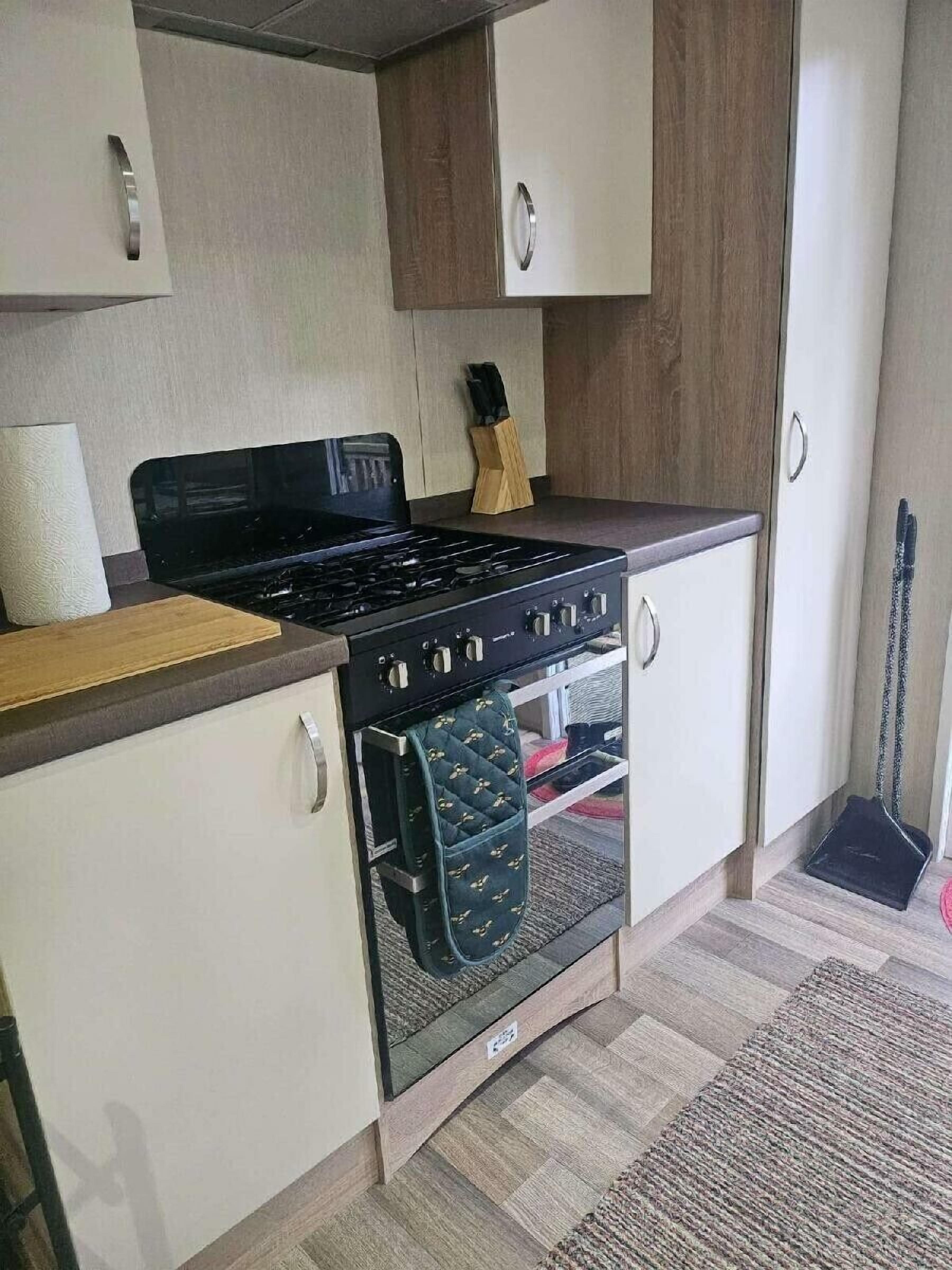 Cookware/dishes/utensils