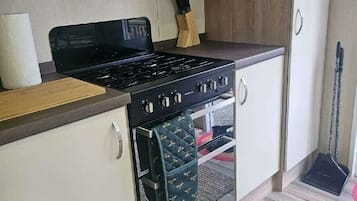 Cookware/dishes/utensils