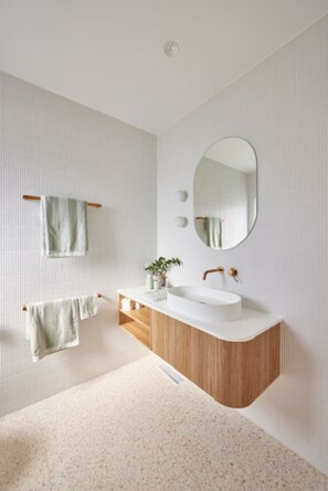 Hair dryer, towels - Sea Breeze Pool House - Jan Juc (Jan Juc)