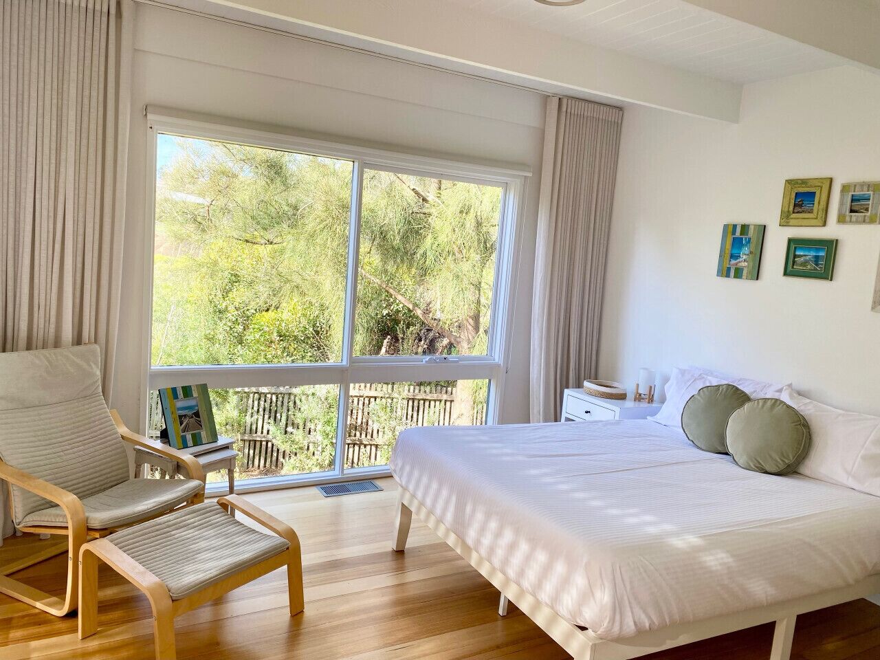 3 habitaciones, tabla de planchar con plancha, wifi y ropa de cama 