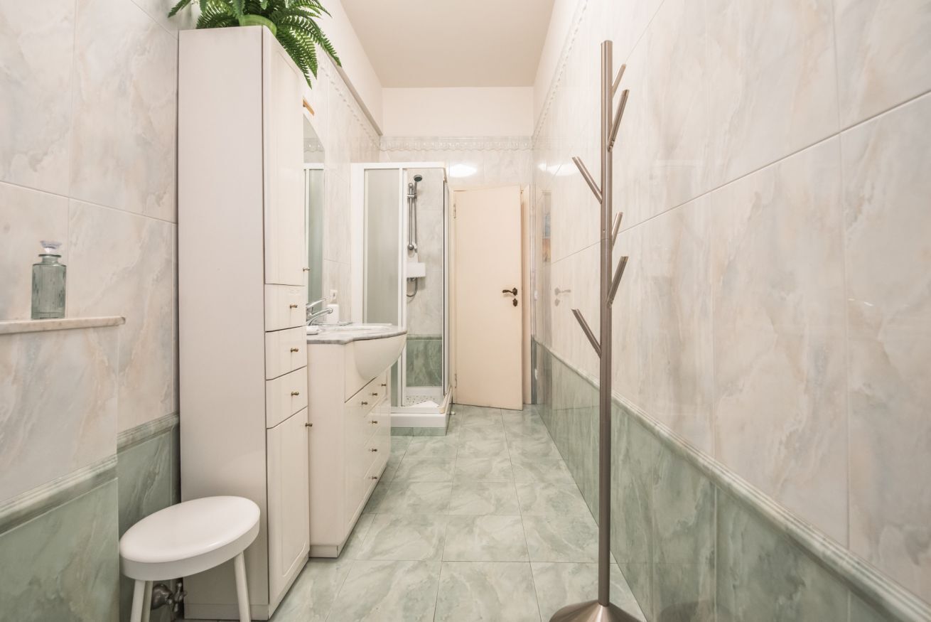 Een douche, een haardroger, een bidet