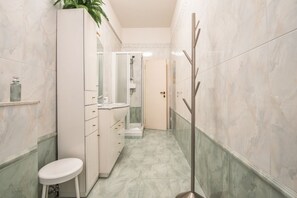 Shower, hair dryer, bidet - Firenze Bellariva Stay (Florence)
