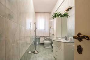 Shower, hair dryer, bidet - Firenze Bellariva Stay (Florence)