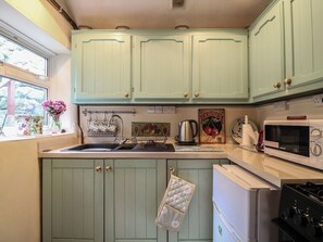 Batterie de cuisine, vaisselle et ustensiles