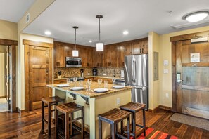 冰箱、微波炉、烤箱、炉灶