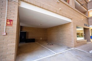 المنطقة المحيطة بالمنشأة