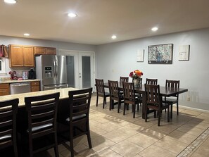 Dining - Spacious 6-bedroom house in charming Benton with AC (Benton)