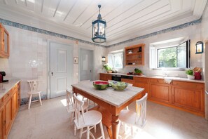 ميكروويف، فرن، موقد طهي مسطح، غسالة أطباق