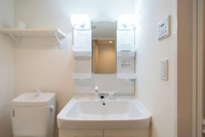 Bathroom - MAT OSHIAGE II (Tokyo)