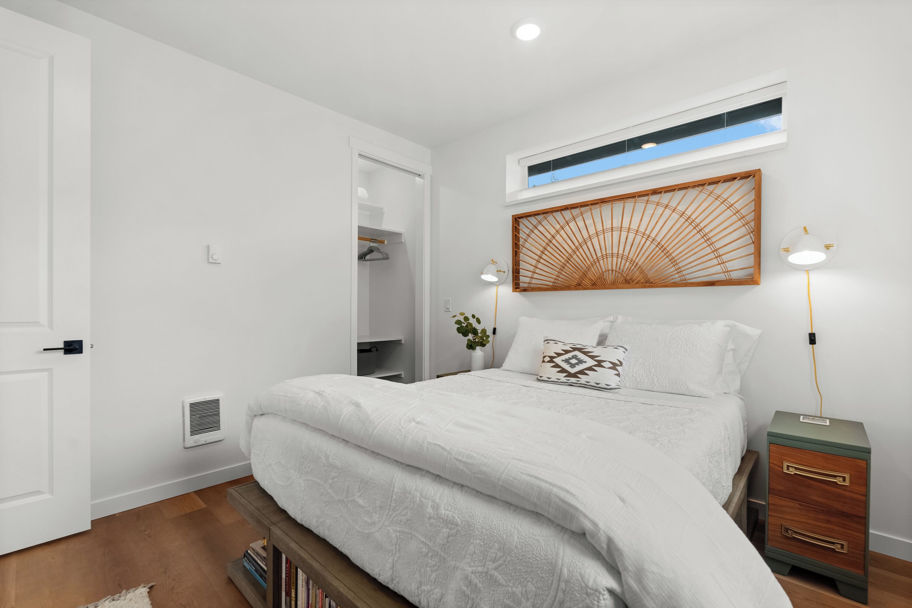 2 bedrooms, desk, iron/ironing board, travel cot