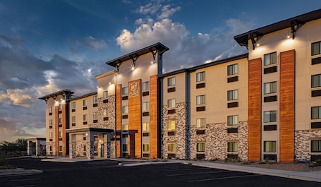 Fachada de la propiedad. My Place Hotel-Phoenix East Mesa AZ
