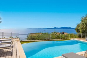 فيلا | 4 عدّة غرف نوم