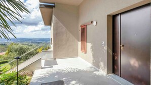 A balcony with a view of the countryside, a door, and a window with shutters. - The Vista Retreat N.1 (Treiso)