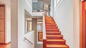 A modern staircase with wooden steps and a glass ceiling, leading to an upper level. - The Vista Retreat N.1 (Treiso)