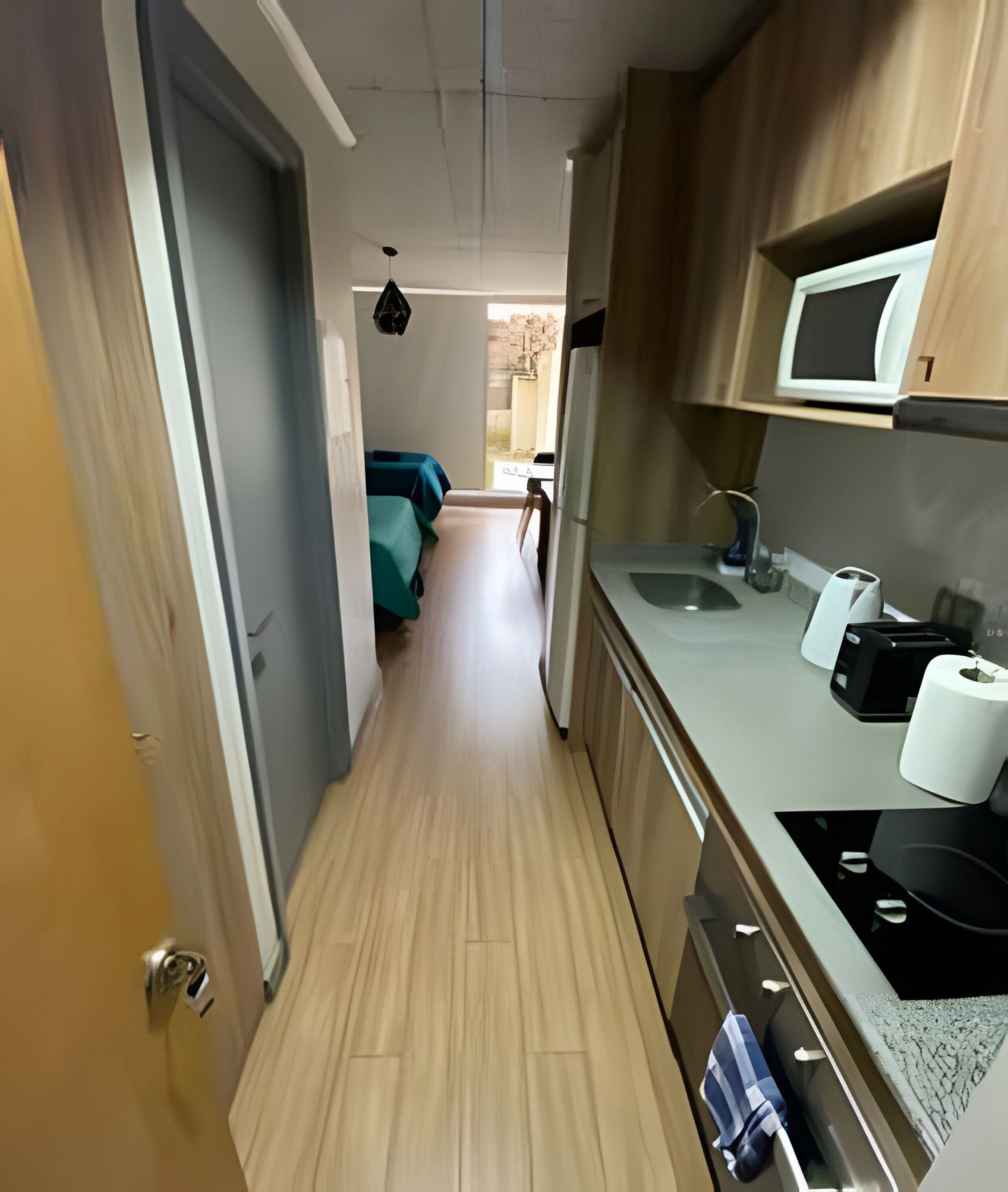 Elite Apartment | Private kitchen | Mini-fridge, microwave, oven, cookware/dishes/utensils