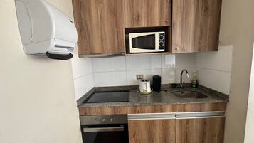 Departamento familiar | Cocina privada | Frigobar, microondas, horno y utensilios de cocina
