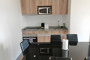 家庭公寓 | 私人厨房 | 迷你冰箱、微波炉、烤箱、厨具/餐具