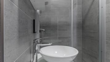 Studio, Courtyard View | Bathroom
