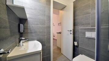 Studio, City View | Bathroom