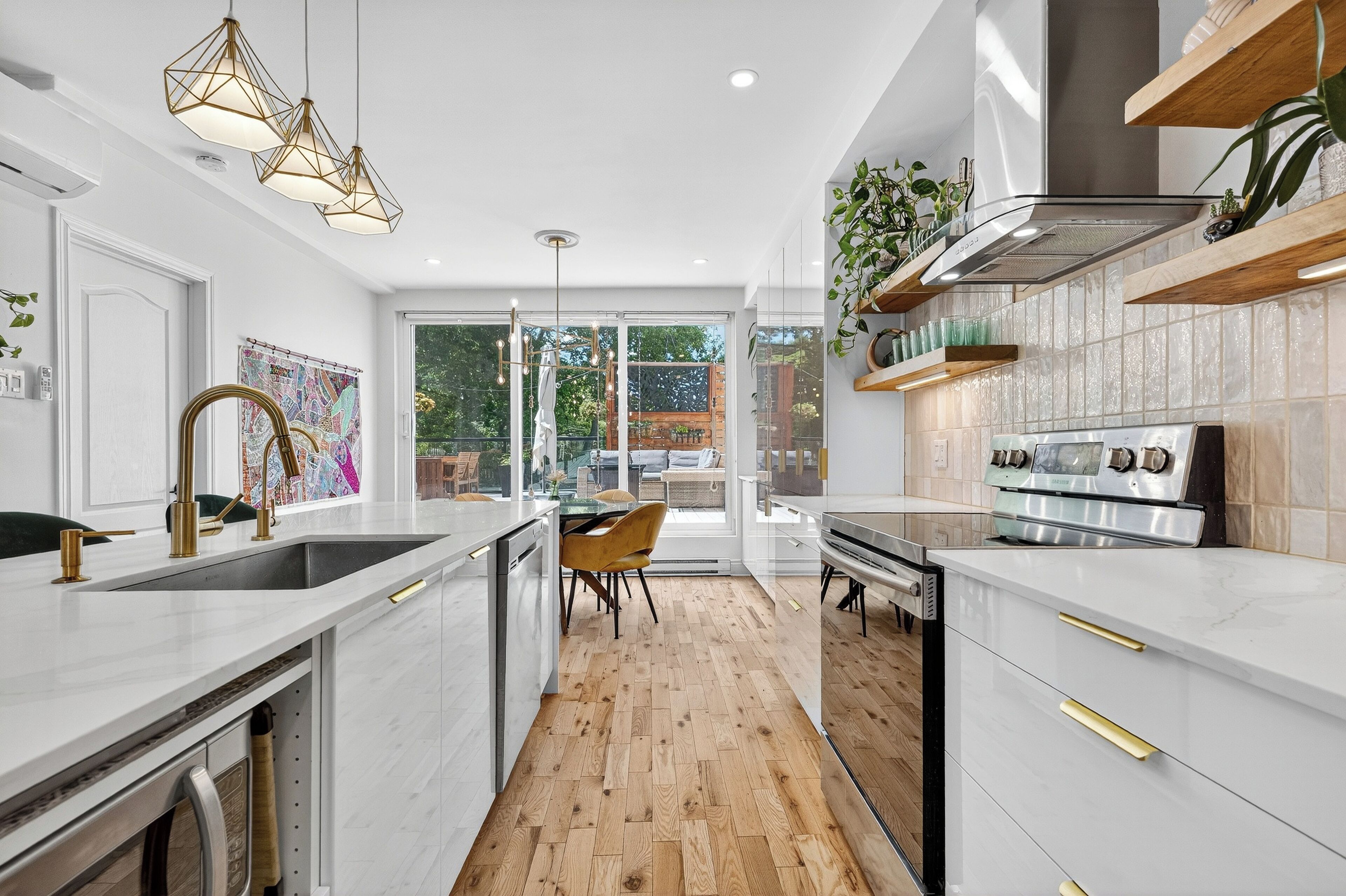 Micro-ondes, four, plaque de cuisson, lave-vaisselle