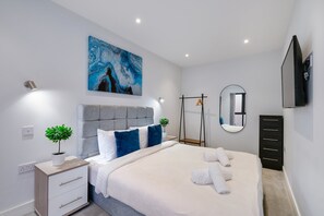 Bügeleisen/Bügelbrett, Reisekinderbett, kostenloses WLAN, Bettwäsche