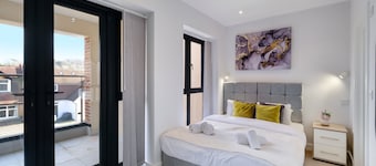 Purley Modern Luxury Home — Close to Town, Quiet, Calm & Well-Connected