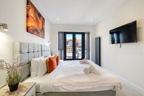 Bügeleisen/Bügelbrett, Reisekinderbett, kostenloses WLAN, Bettwäsche