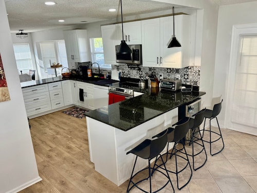 ADA Luxurious Vacation Home In Jacksonville