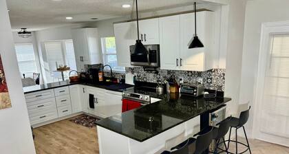 ADA Luxurious Vacation Home In Jacksonville