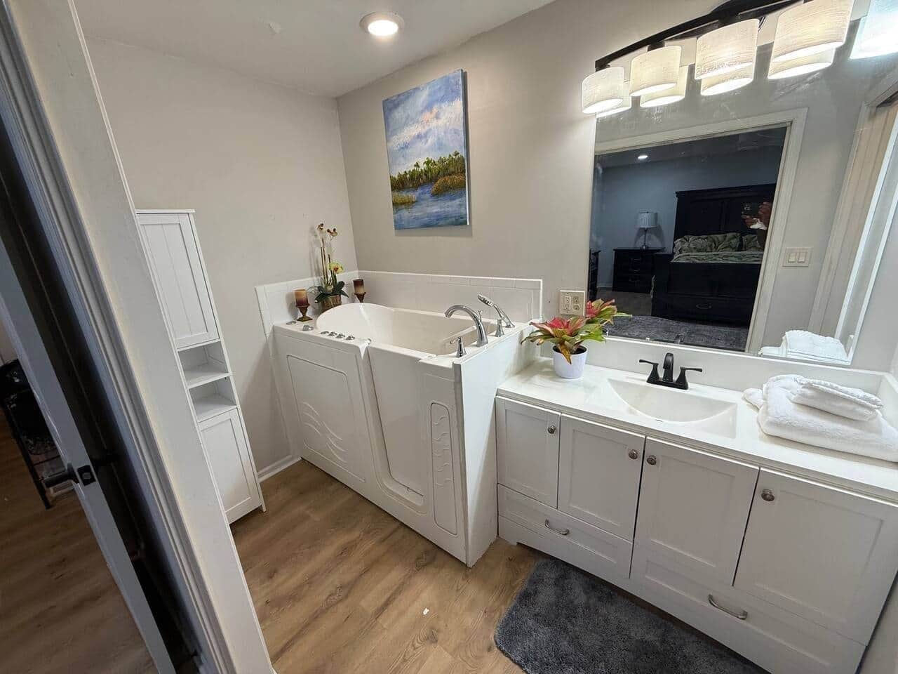 Dusche, Whirlpool, Haartrockner, Handtücher