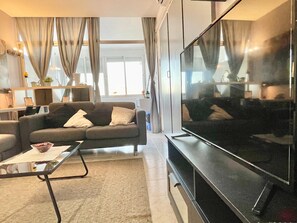 Apartment | Living room - Apartment in Torremolinos Near Beach (Torremolinos)