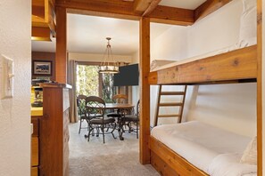 1 bedroom, iron/ironing board, WiFi, bed sheets - Outpost: Larkspur 1212 (Wilson)