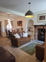 Cottage, 3 Bedrooms | Iron/ironing board, bed sheets