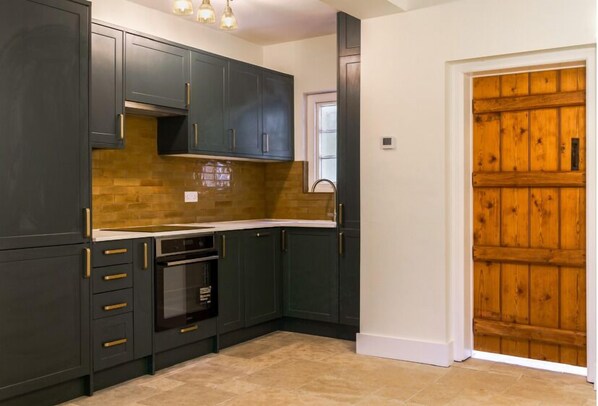 Cottage, 3 Bedrooms | Private kitchen | Fridge, microwave, dishwasher, coffee/tea maker