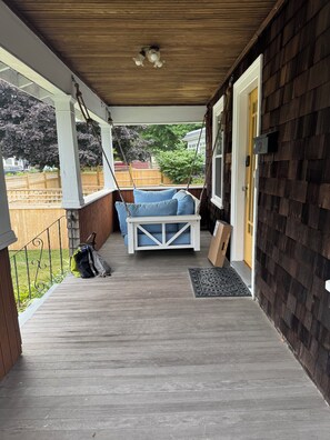 Terrace/patio - The Bungalow! Charming 2br right in the village of Padanaram in So. Dartmouth (South Dartmouth)