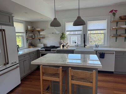 The Bungalow! Charming 2br right in the village of Padanaram in So. Dartmouth