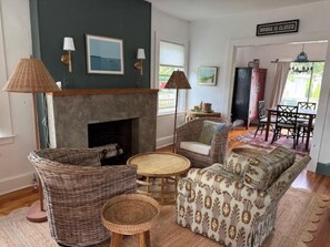 Älytelevisio, kirjoja, stereot, tulostin