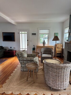 Älytelevisio, kirjoja, stereot, tulostin