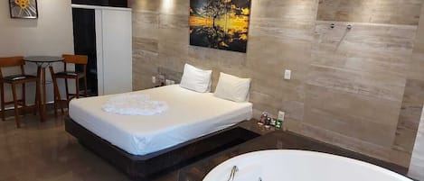 Quarto casal luxo | Wi-Fi de cortesia, roupa de cama