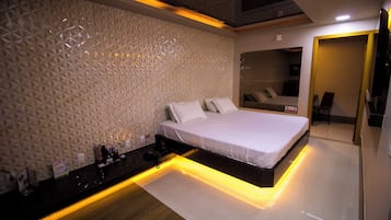 Deluxe Double Room | Free WiFi, bed sheets