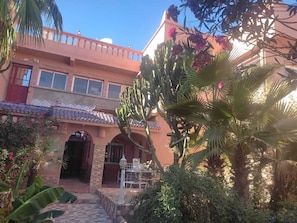 Fachada de la propiedad