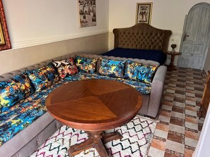 Deluxe Quadruple Room, Lake View | Laptop workspace