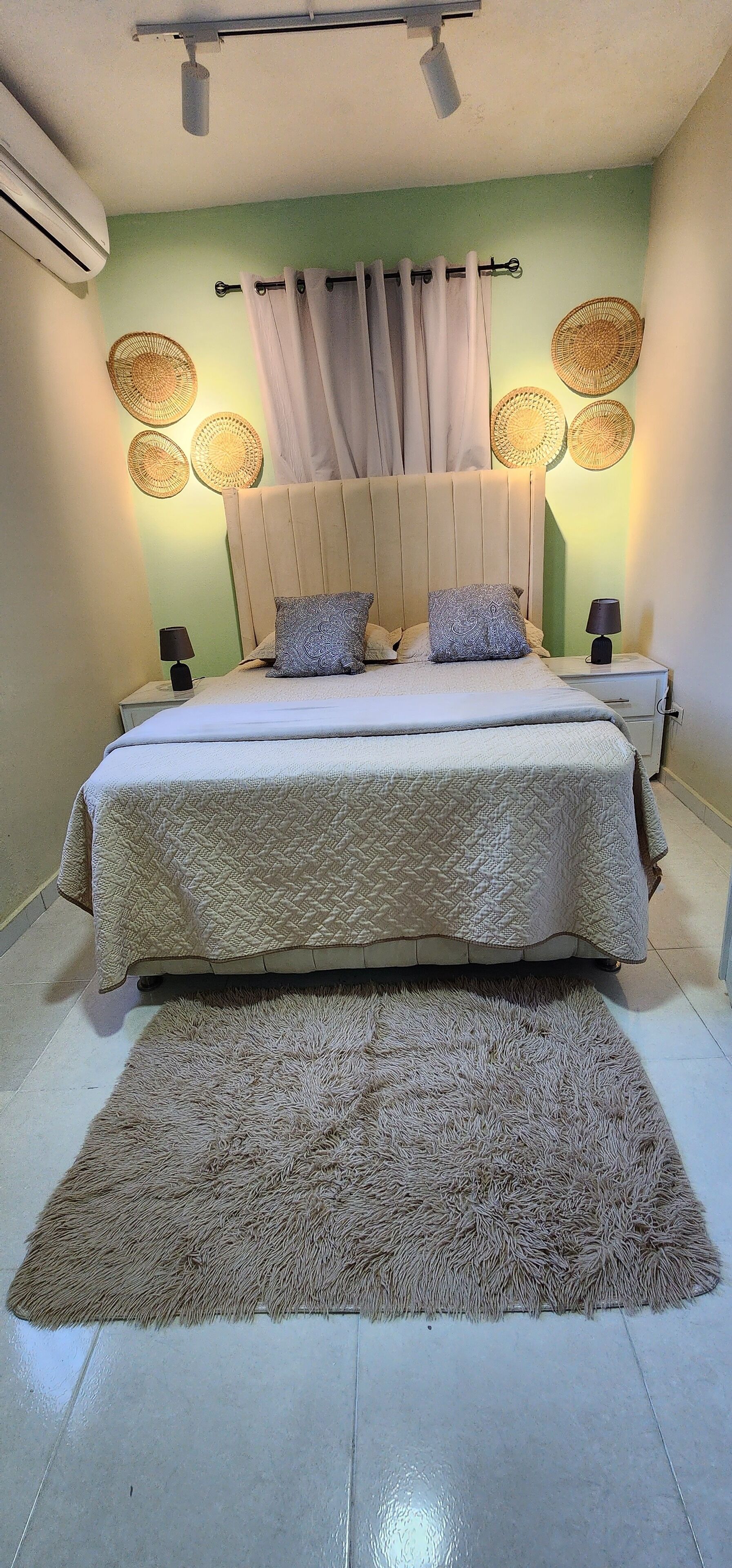 1 habitación, tabla de planchar con plancha, wifi gratis y ropa de cama 