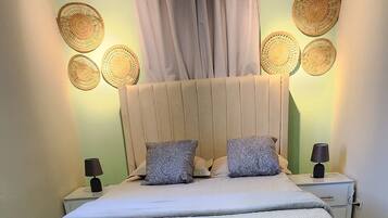 1 habitación, tabla de planchar con plancha, wifi gratis y ropa de cama