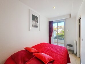 1 chambre, fer et planche à repasser, Wi-Fi, draps fournis