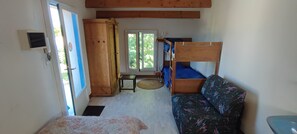 3 bedrooms, iron/ironing board, WiFi