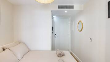In-room safe, free WiFi, bed sheets
