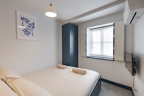 In-room safe, free WiFi, bed sheets - Ponto Alto Hotel (Lisbon)
