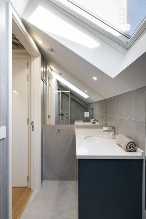 Apartment | Bathroom