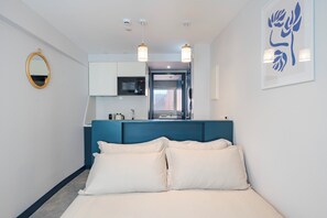 In-room safe, free WiFi, bed sheets - Ponto Alto Hotel (Lisbon)
